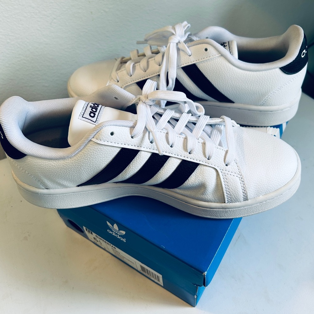 Women’s Adidas Grand Court Sneakers Size 8.5
